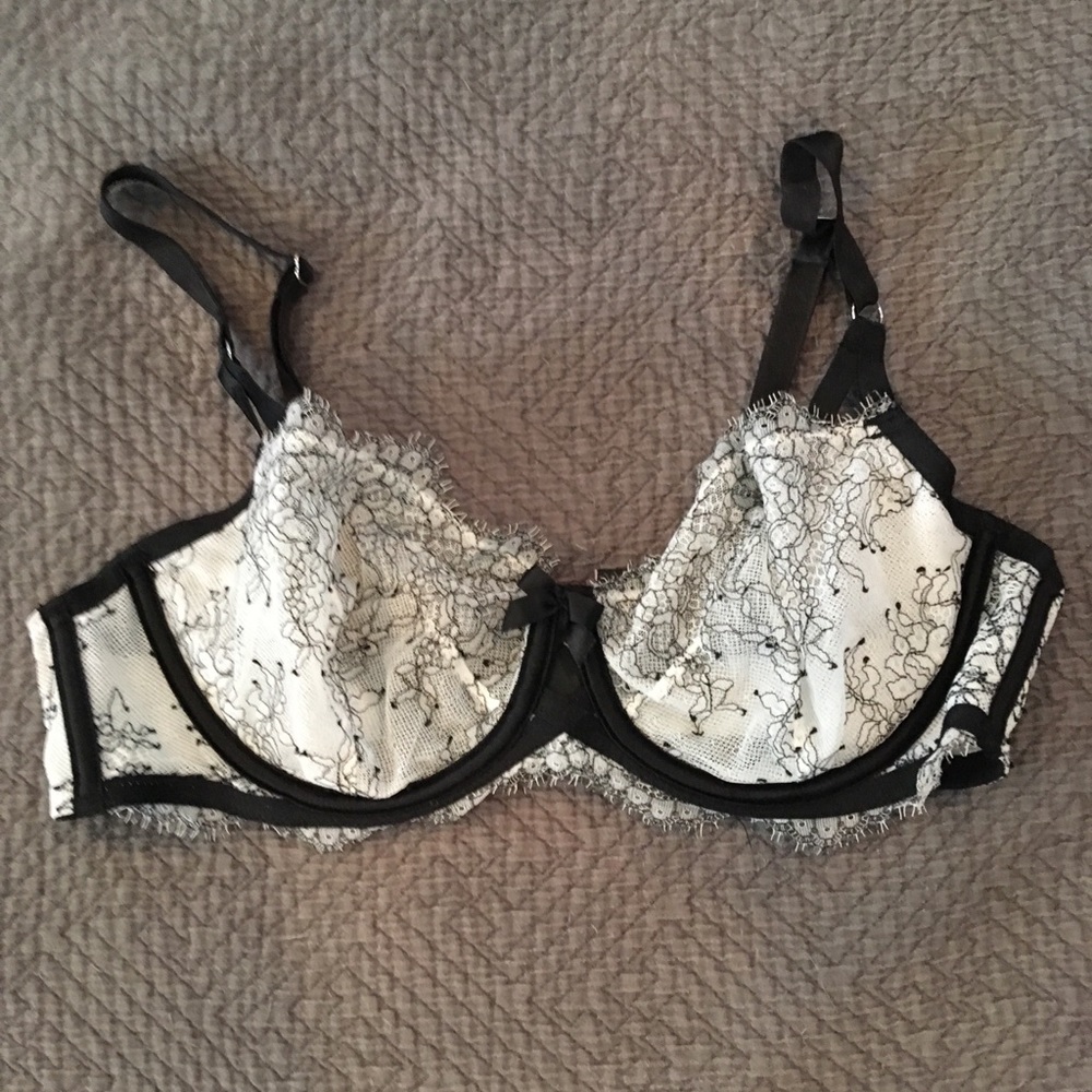 Victoria’s Secret Lacy white and black bra 36C